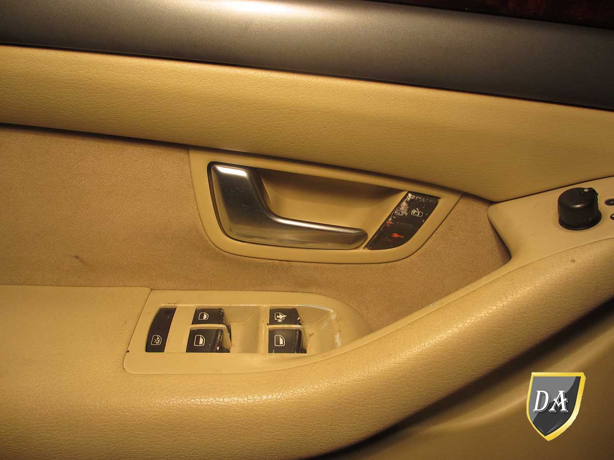До реставрації пластику та відновлення кнопок Audi A8