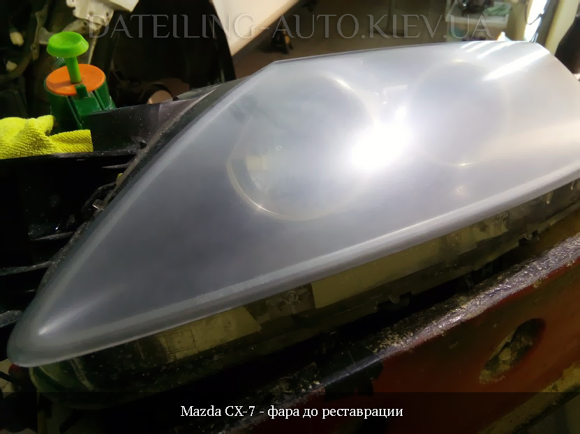 Mazda CX-7 — фара до відновлення (деталь)